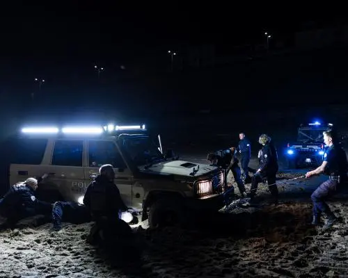 Poliția franceză folosește 4x4-uri finanțate de UK contra elevilor care protestează